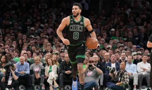 爱游戏体育-詹姆斯赛后接受采访：塔图姆是我最难对付的对手